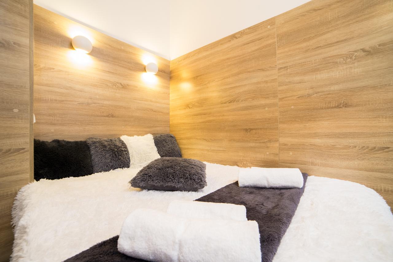 Smart Apartment On Filatova 리비프 외부 사진
