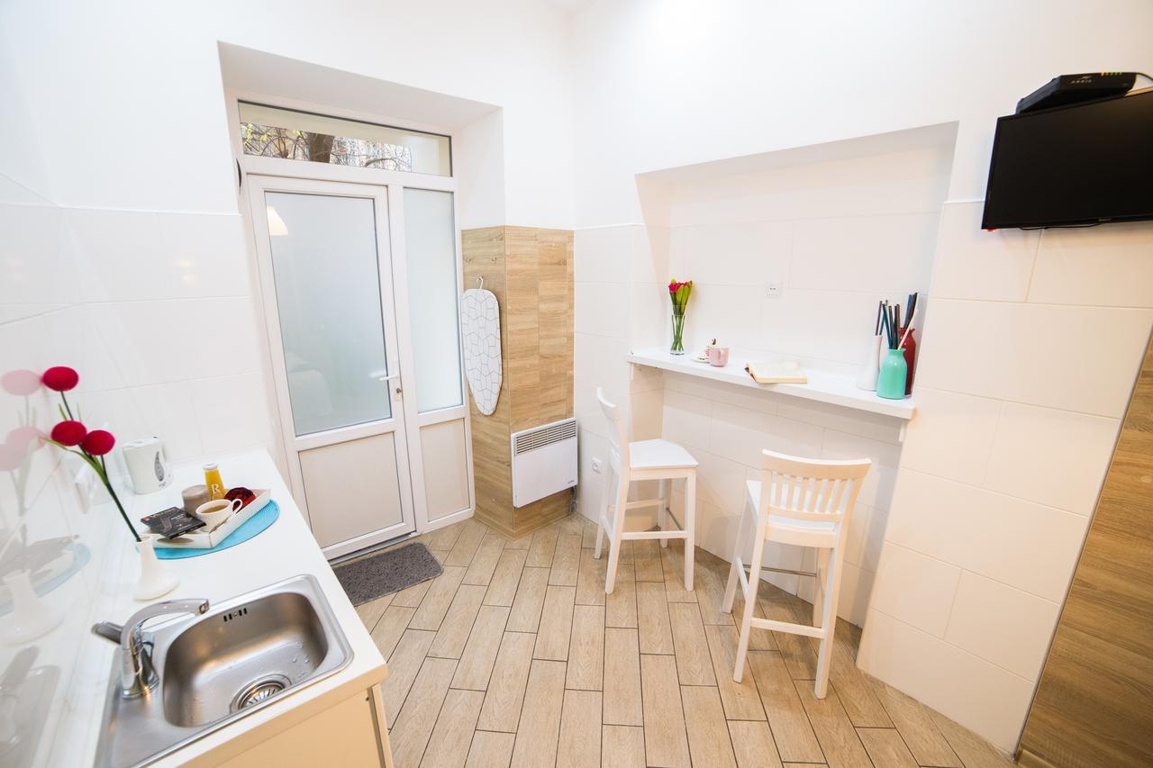 Smart Apartment On Filatova 리비프 외부 사진